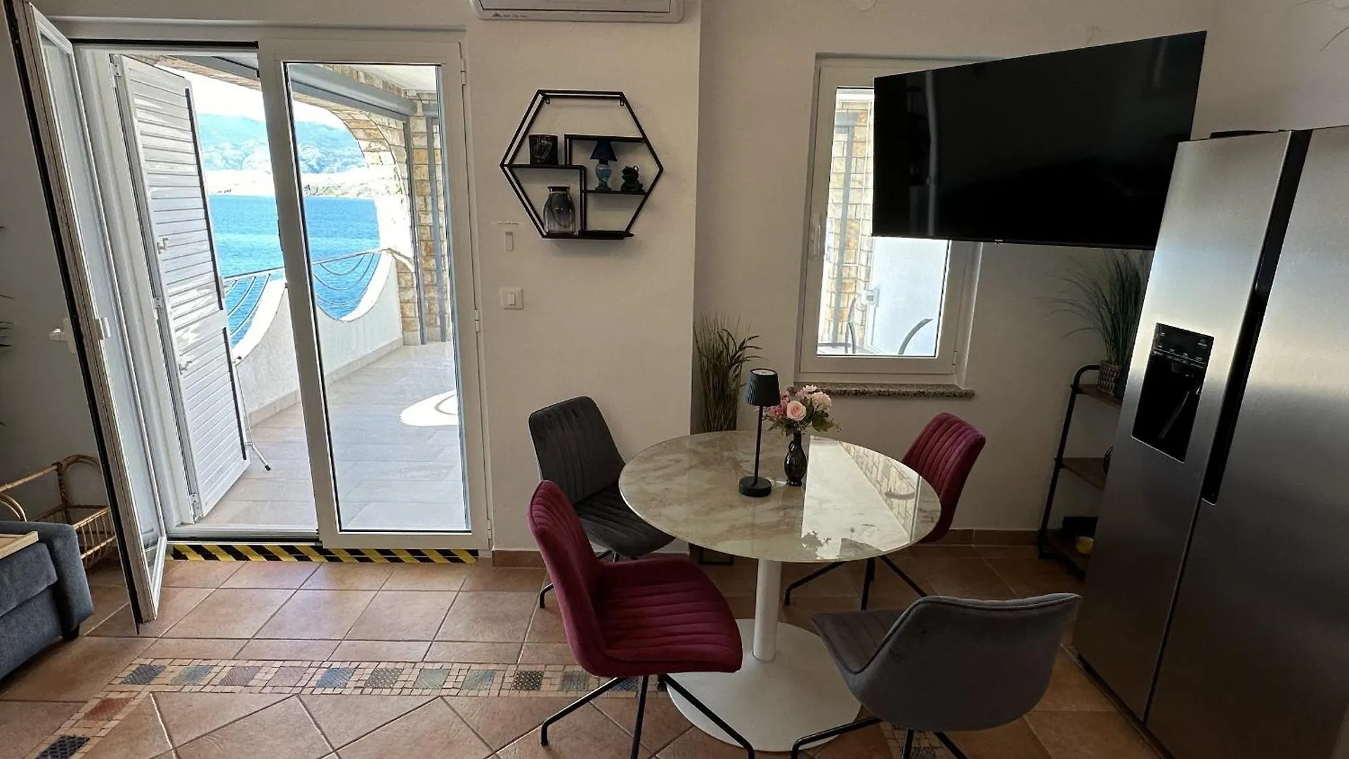 Pool Apartment Galeb Pag Town